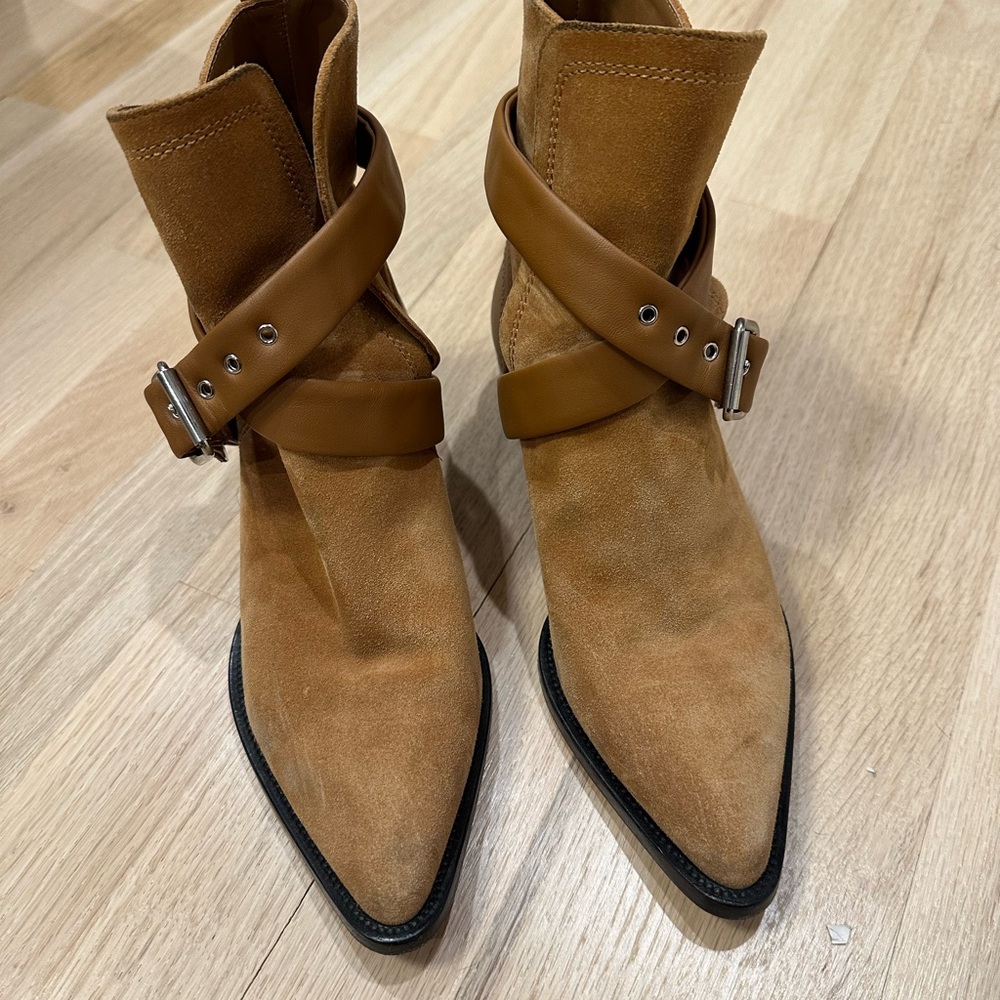 Chloe tan suede boots size 37 1/2. Hardly worn. Great condition room.